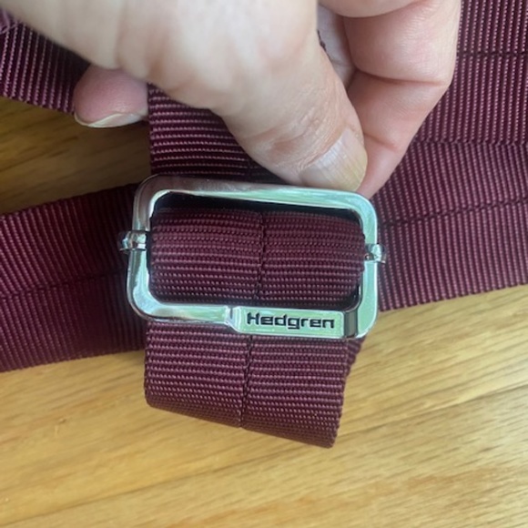 Hedgren RFID Burgundy Crossbody Bag - Picture 4 of 7